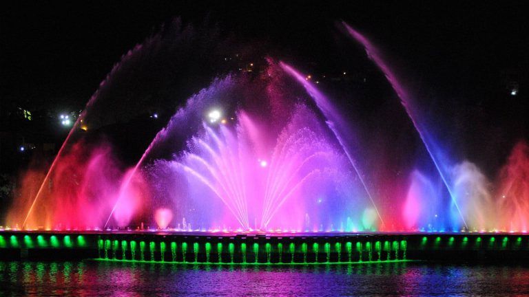 Guayaquil and its fountain lights